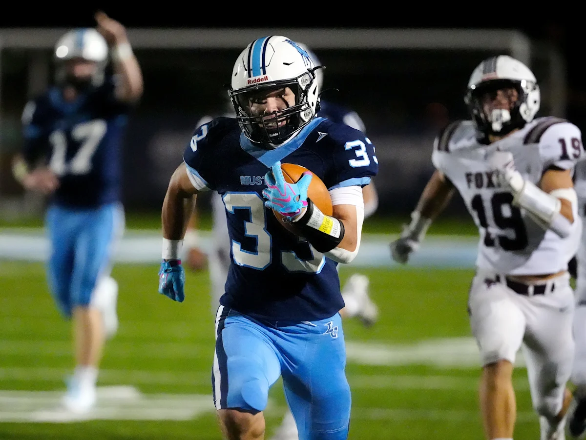Bay Port and West De Pere Earn Football Victories