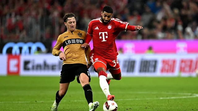 Bayern München gewinnt Auftaktspiel gegen Stuttgart mit 5:1, Manndeckung sorgt für Diskussionen