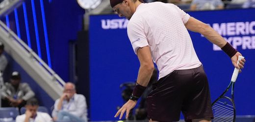 Becker fordert Regeländerung im Tennis aufgrund von Zverevs Aufschlagroutine