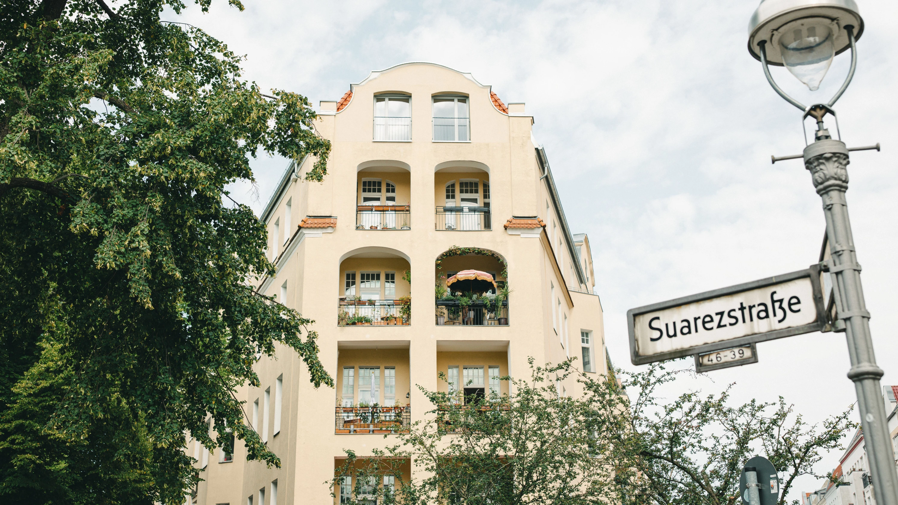Berlin: NochMall als Gegenmodell zum Kaufhaussterben und kulturelle Auseinandersetzungen