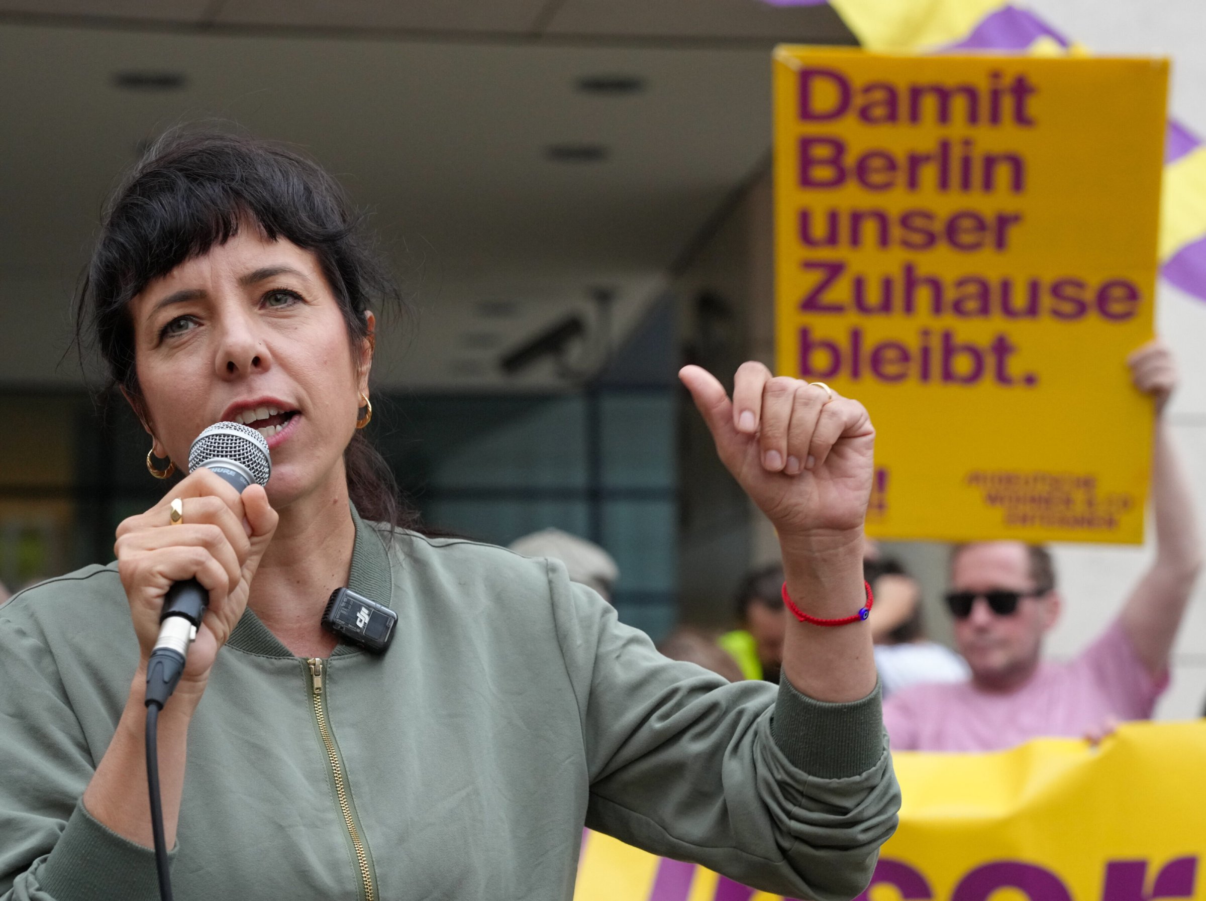 Berliner Mehrheit befürwortet Vergesellschaftung großer Wohnungsunternehmen trotz Widerstands der Immobilienlobby