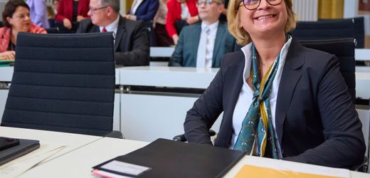 Birgit Hesse wiedergewählt: SPD-Politikerin bleibt Landtagspräsidentin in Mecklenburg-Vorpommern