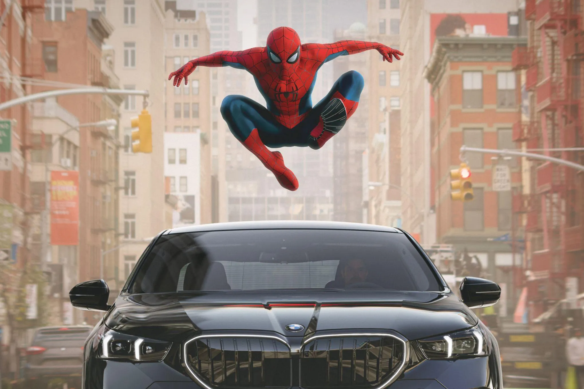 BMW Zeigt Spider-Man Werbung auf Fahrzeug-Armaturenbrettern
