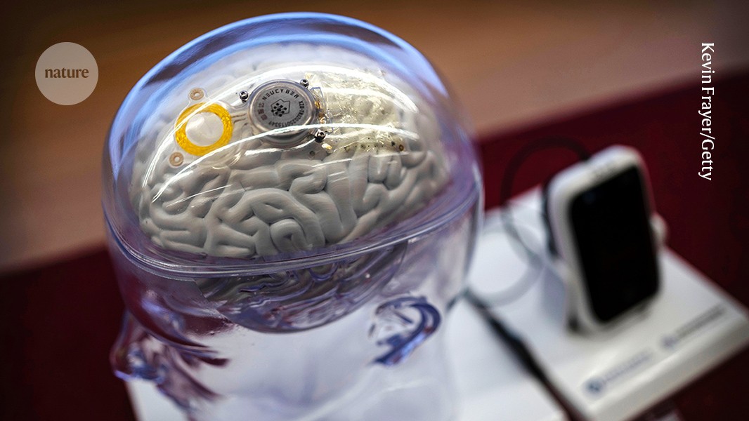 Brain Implant Translates Speech and Gestures Simultaneously