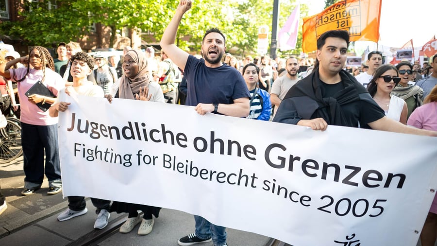 Brandenburg integriert abgelehnte Asylbewerber und erlebt steigende freiwillige Ausreisen