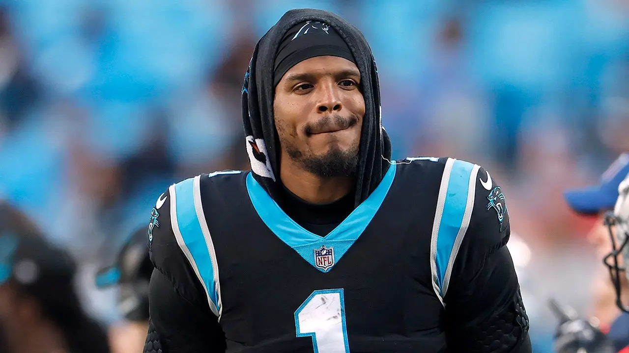 Cam Newton Unterstützt Aaron Rodgers' Behauptungen zu COVID-Impfkarten