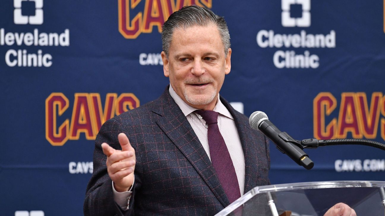 Cavaliers Owner Dan Gilbert Organizes 25 Buses for Detroit Game 7