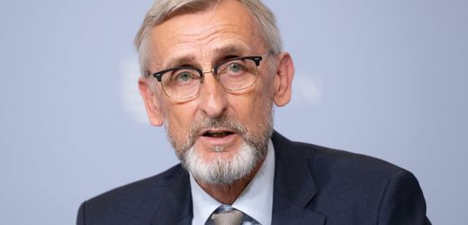 CDU-Innenminister fordert Abschaffung des Asylgrundrechts und härtere Abschiebungen