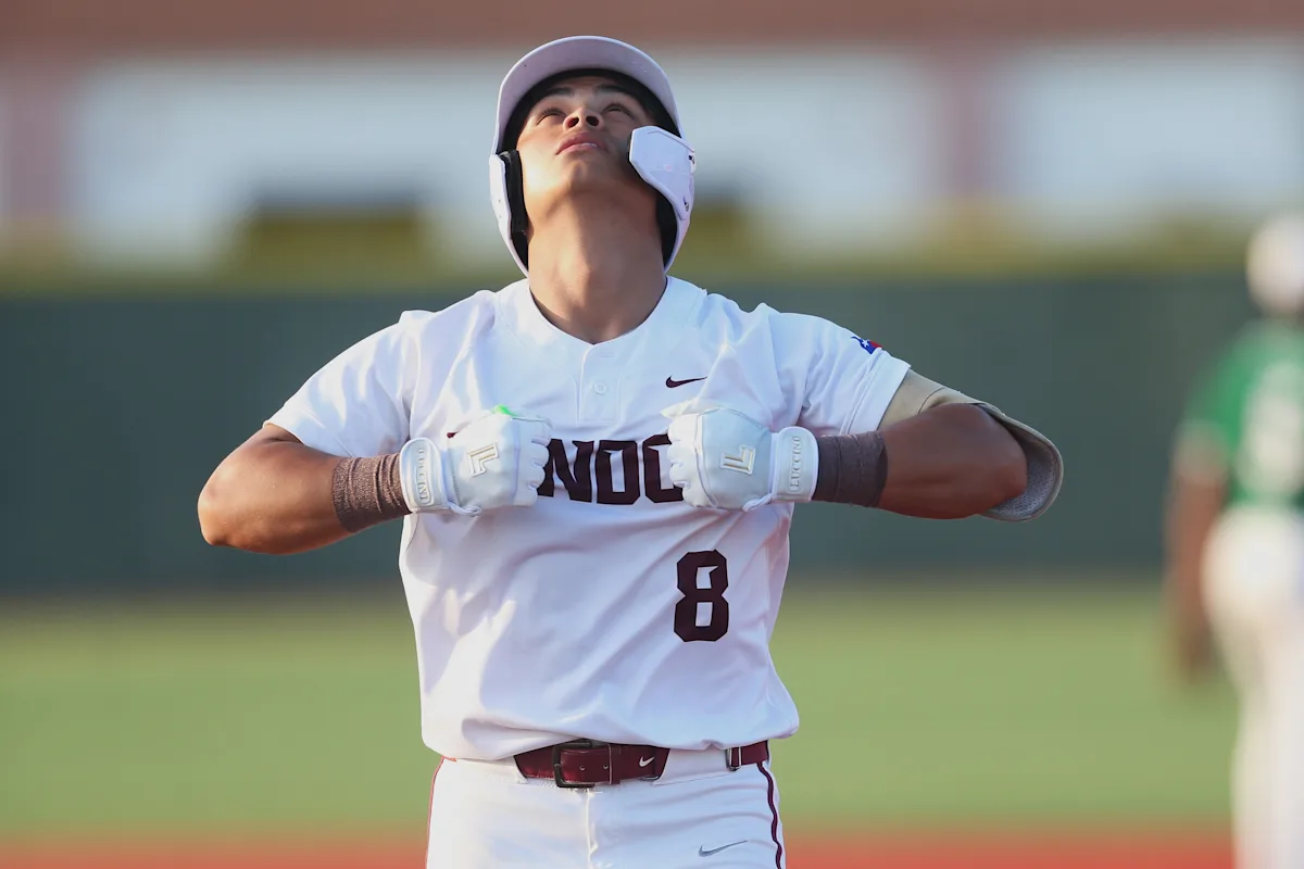 Christian Olivares' Home Run Lifts London Past Huntington in Game 1