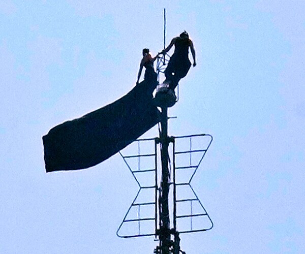 Couple Arrested After Banner Display on Empire State Building Antenna