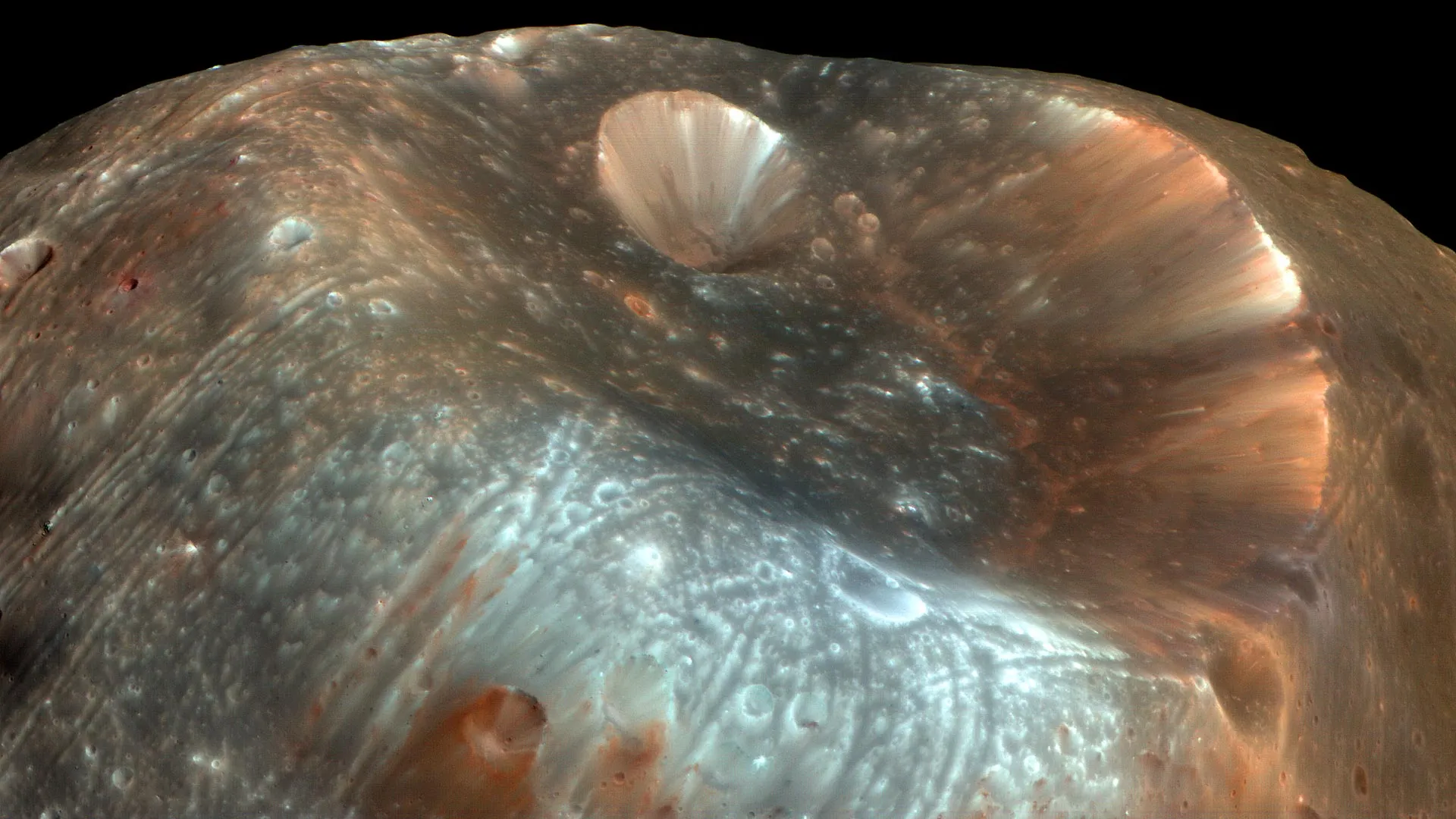Cráter en Fobos Podría Revelar el Origen de la Luna