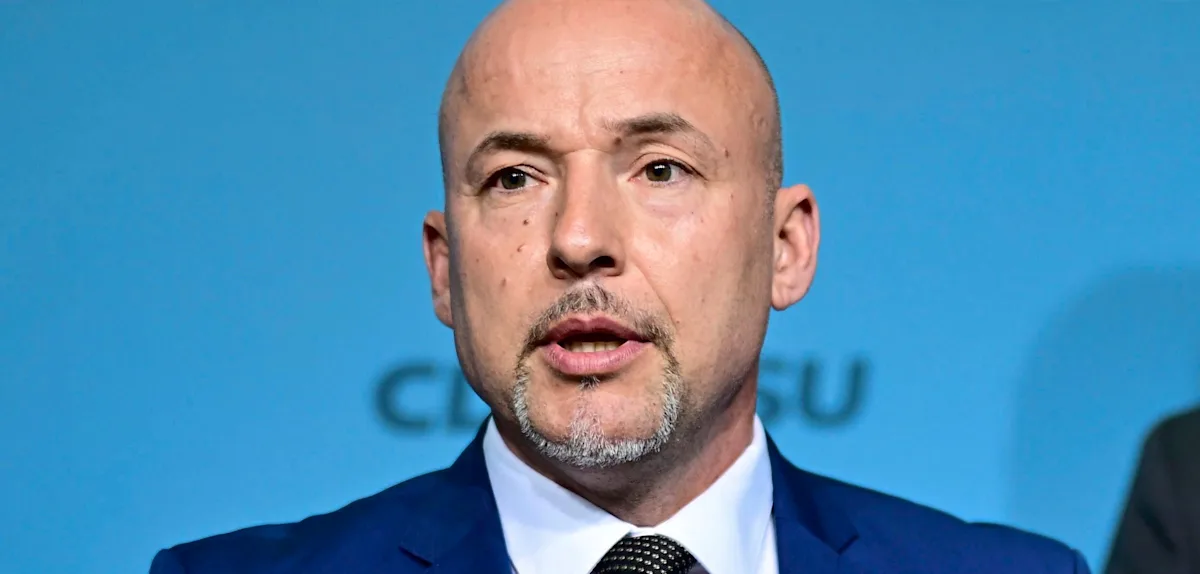 CSU-Politiker kritisiert AfD wegen Russland-Nähe, Deutschland schließt russisches Konsulat