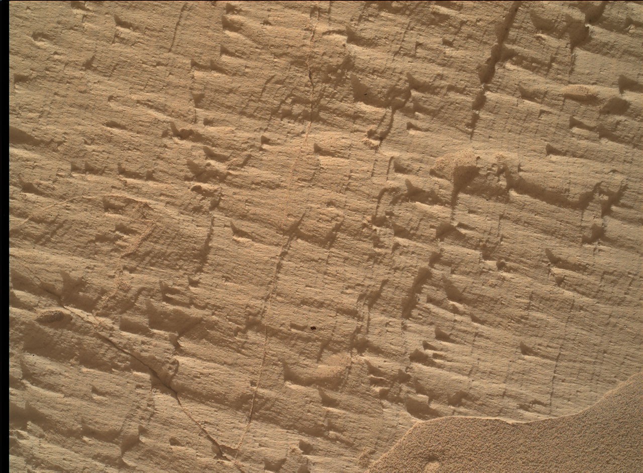El Rover Curiosity Investiga la Antigua Superficie Marciana