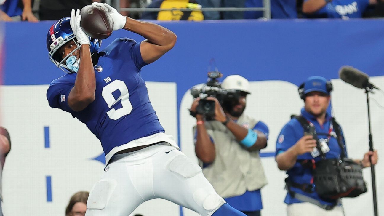 Dart's Third TD Keeps Giants Ahead of Cowboys