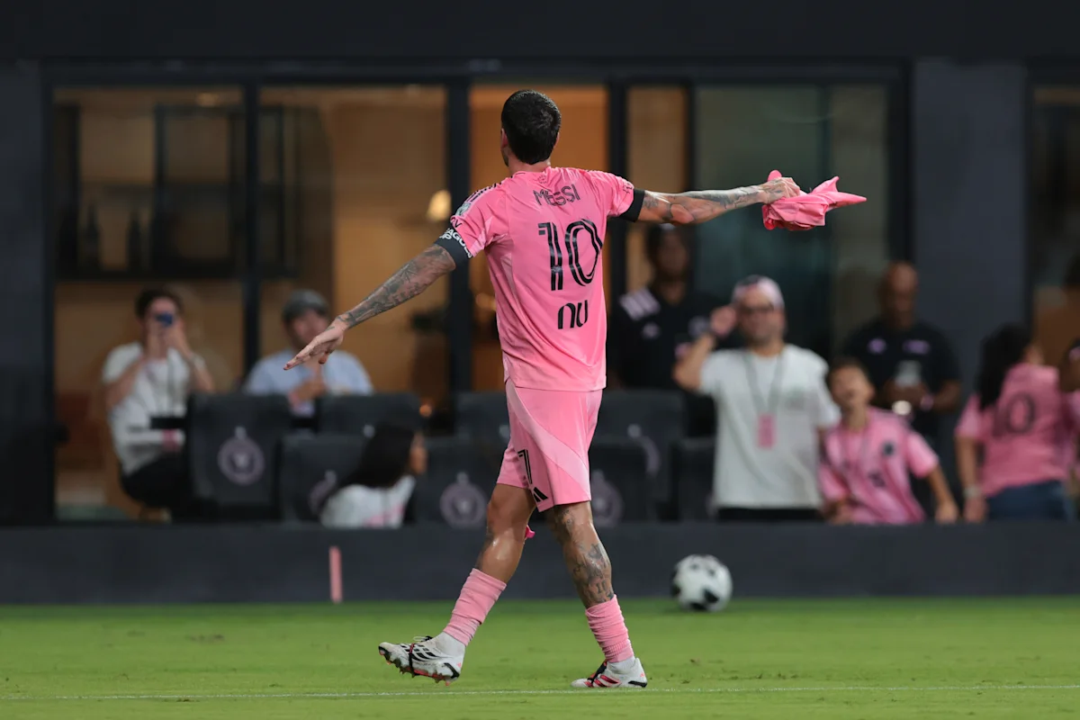 De Paul Honors Messi With Goal Celebration After Father's Passing
