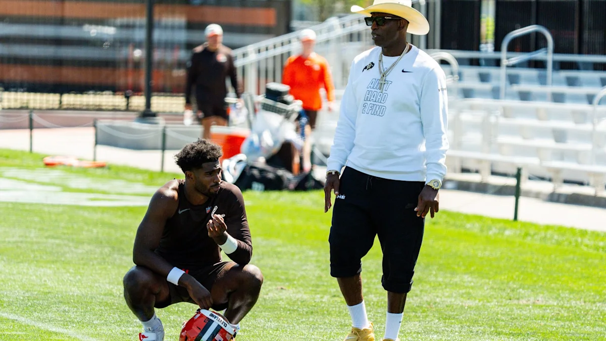 Deion Sanders посети сина си Shedeur в тренировъчния лагер на Browns