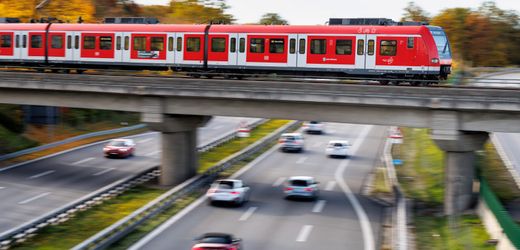 Deutschlandticket wird teurer, während Tankrabatt verlängert wird