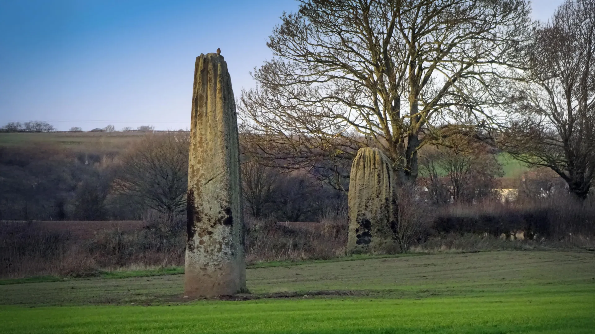Стрелите на дявола построени с камъни, транспортирани на 18 километра