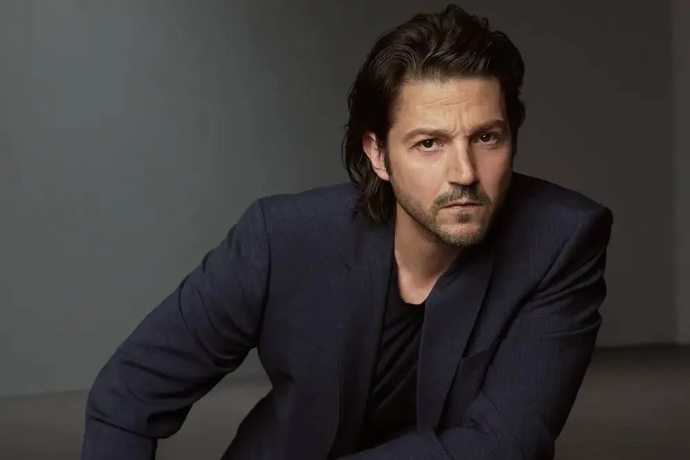 Diego Luna Directs Personal Family Drama 'Ashes'