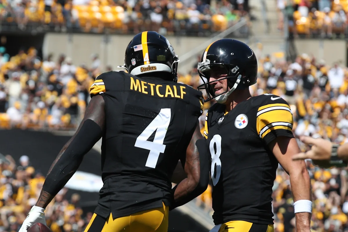 DK Metcalf compartirá habitación con Aaron Rodgers en el campo de entrenamiento de los Steelers