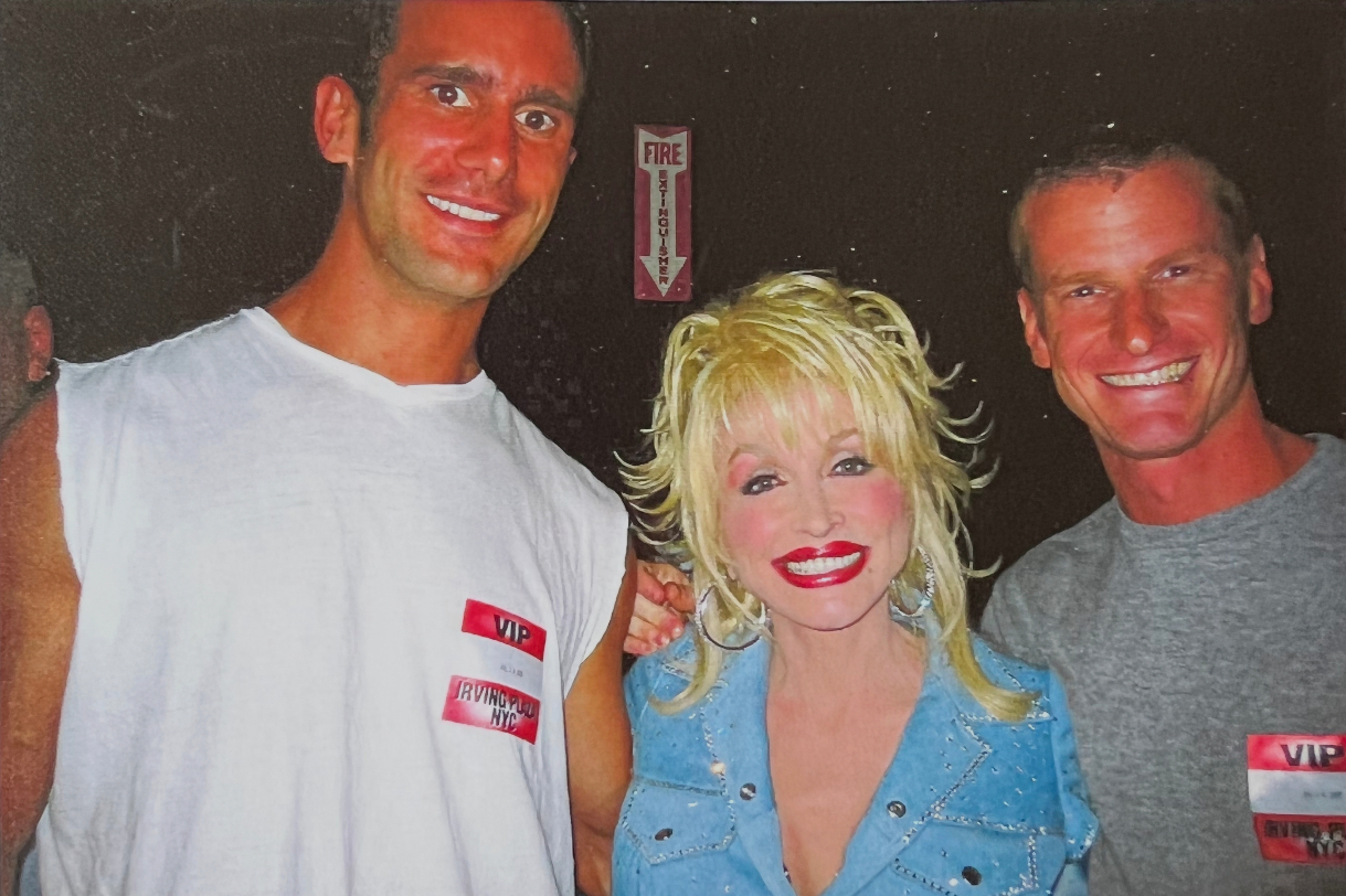 Entrevista con Dolly Parton Detallada en Artículo de Variety