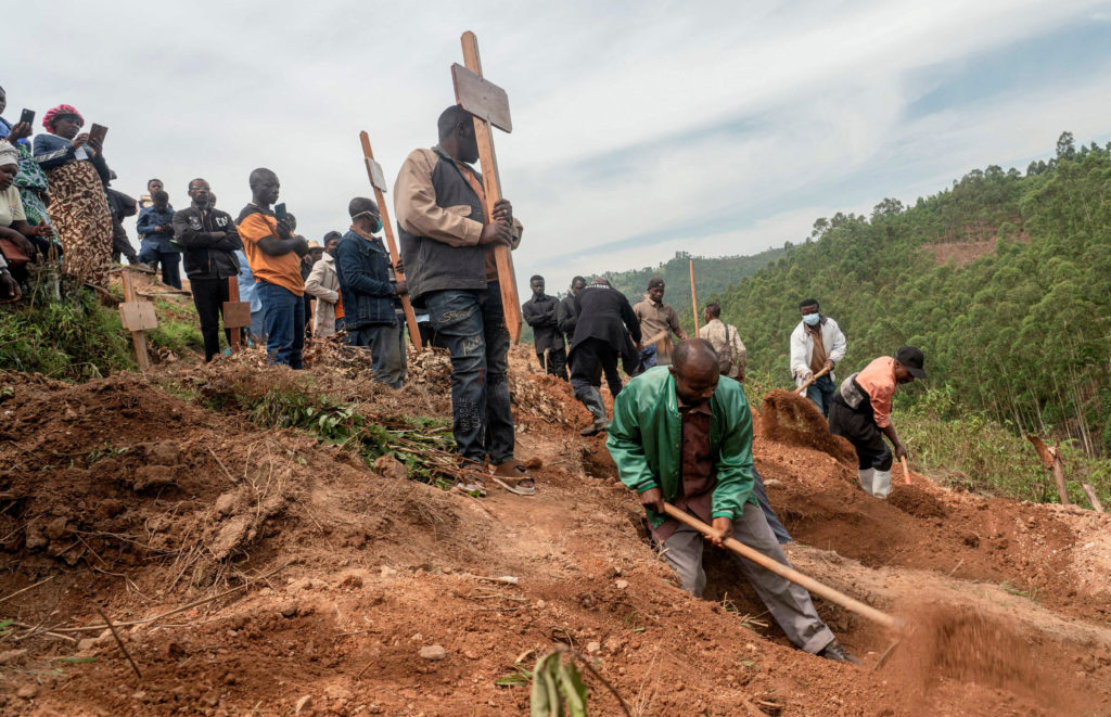 DR Congo Ebola Outbreak Surpasses 5,000 Deaths, Cases Reported in Neighboring Countries