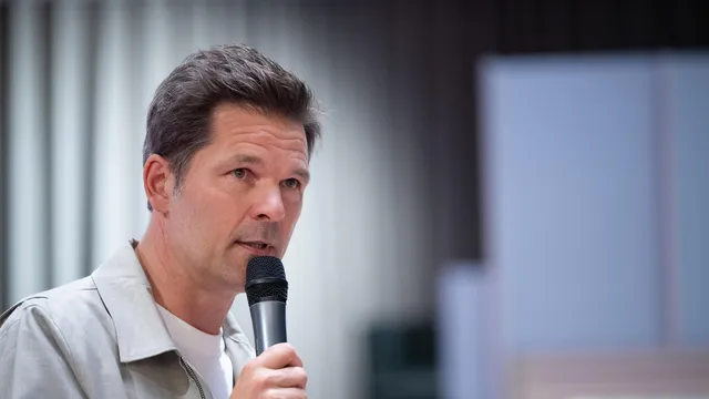 Durchsuchungen bei SPD-Spitzenkandidat Krach und AfD im Verfassungsschutzbericht