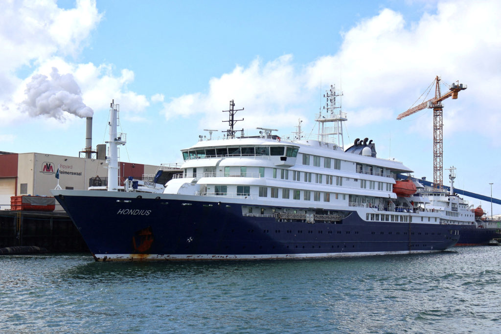Dutch Cruise Ship with Suspected Hantavirus Outbreak Awaits Assistance Off Cape Verde; Docking Blocked by Authorities