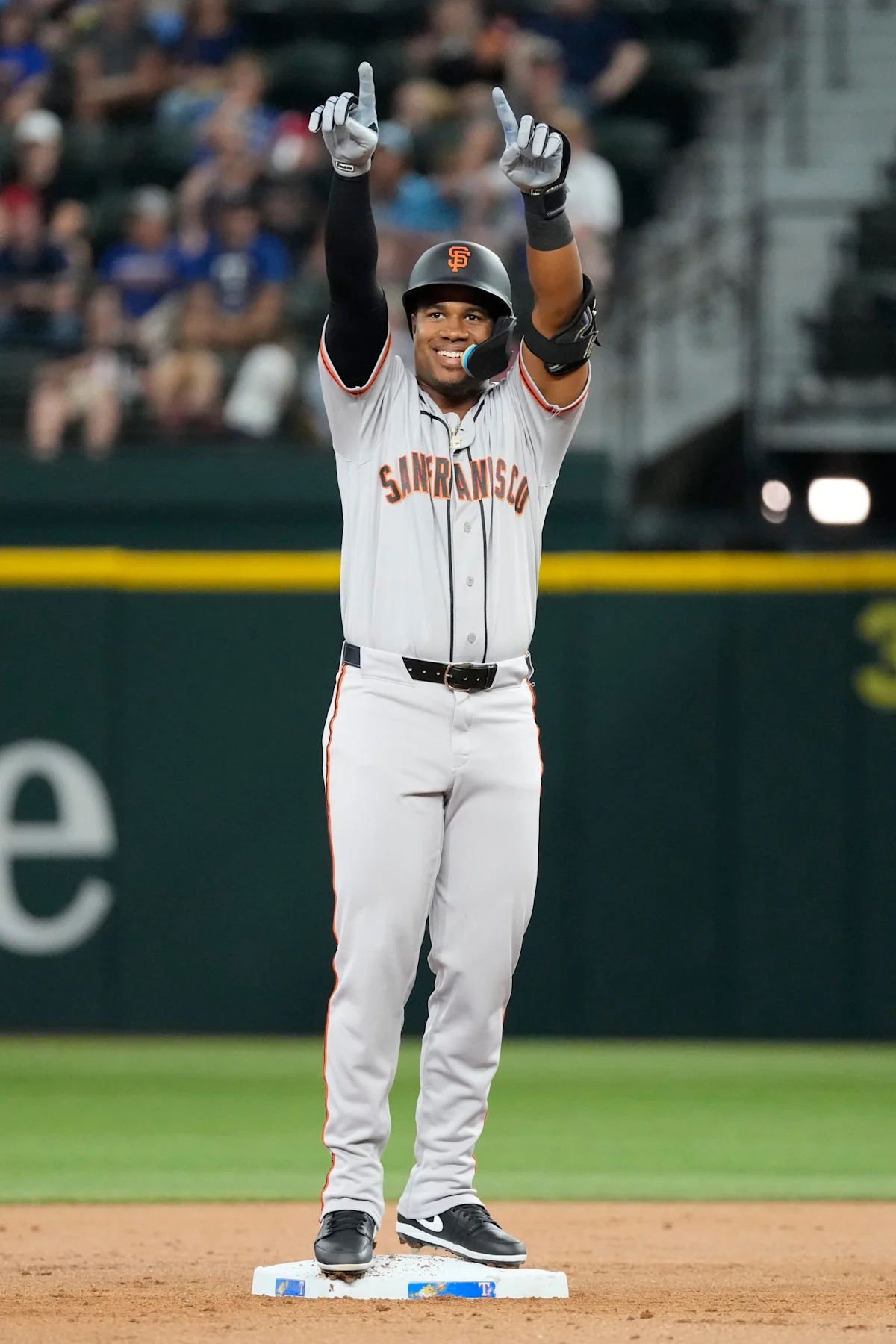 Eddys Leonard erzielt ersten MLB-Hit mit den Giants