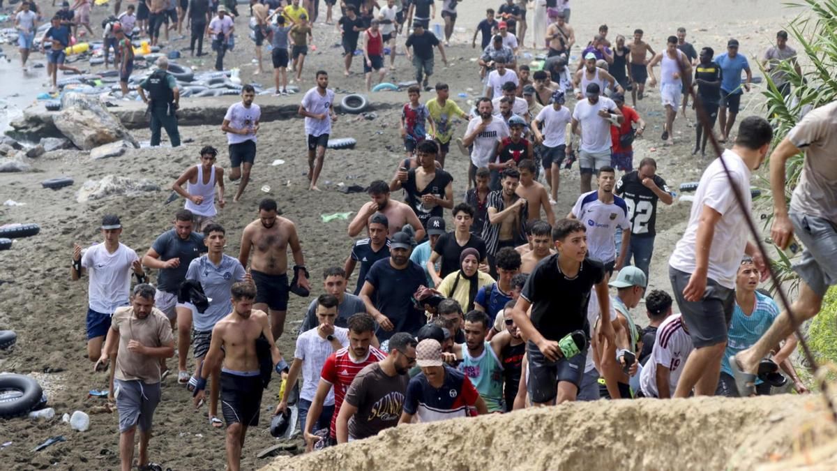 El Gobierno español defiende la colaboración con Marruecos tras la crisis migratoria en Ceuta
