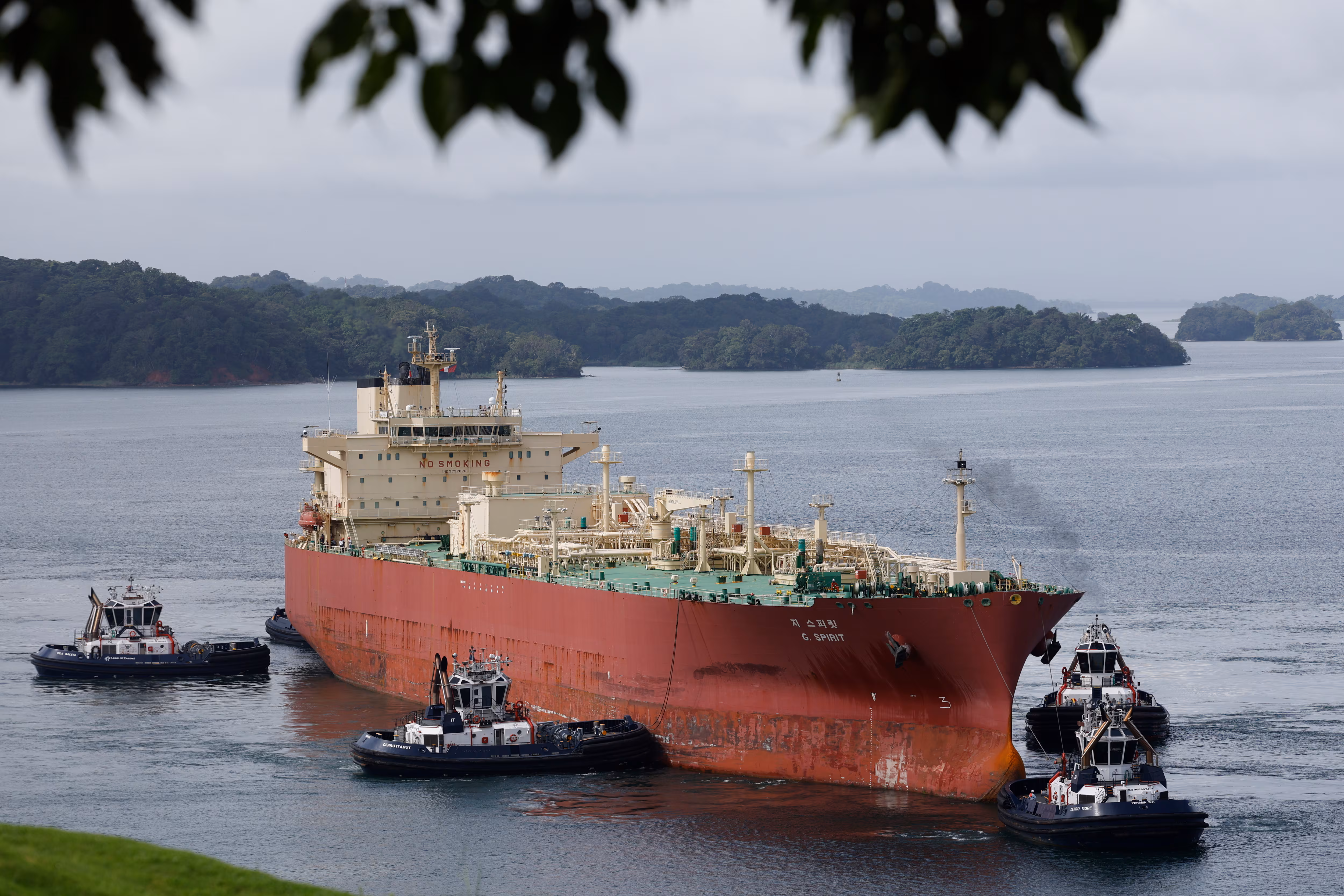 El petróleo supera los 100 dólares por barril ante tensiones en Oriente Medio y caídas bursátiles