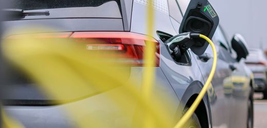 Elektroauto-Rabatte sinken, Verbrenner werden gefördert