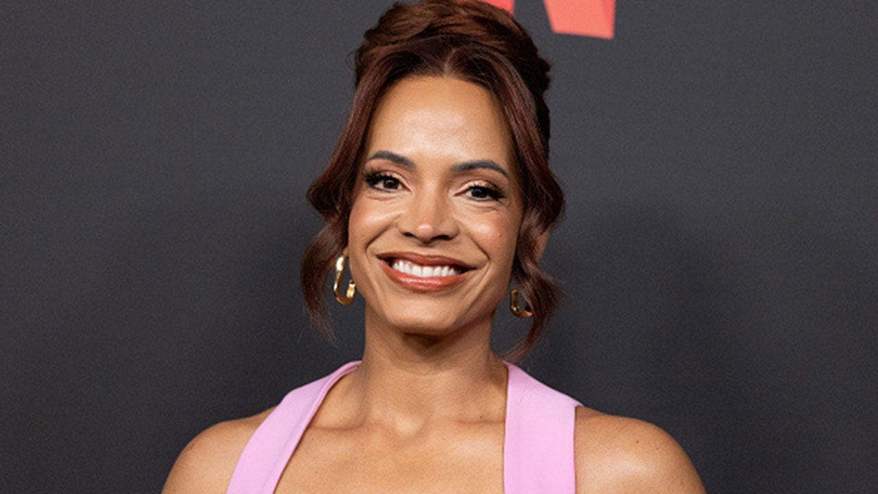 Elle Duncan Hosts MLB Field of Dreams Game on Netflix