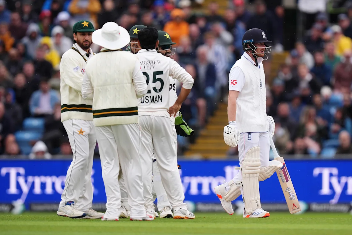 England Leads Pakistan by 238 Runs in First Test