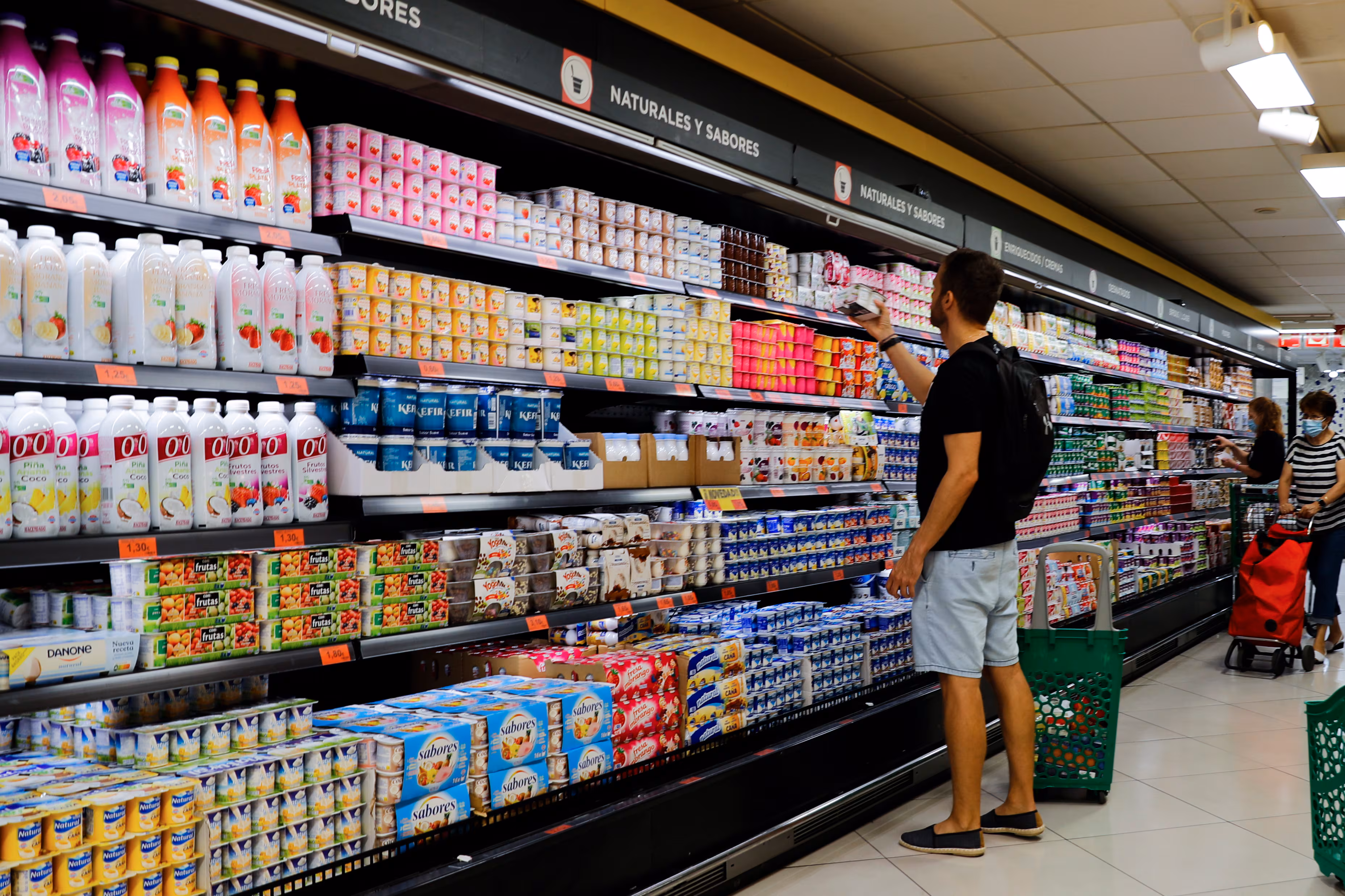 España: grandes diferencias de precios en los supermercados, con ahorros potenciales de hasta 1.310 euros al año