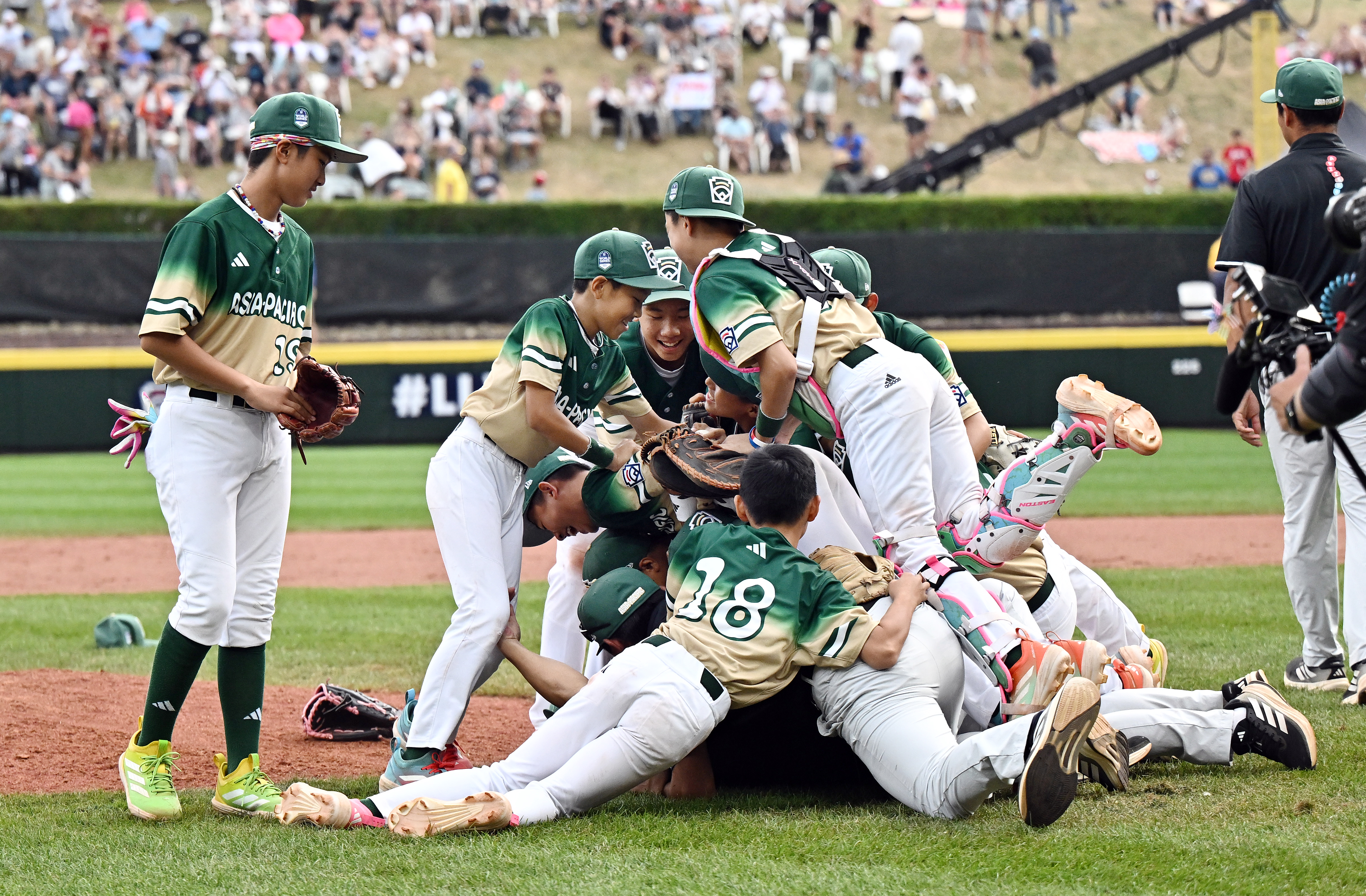 ESPN to Test ‘Alumni Cast’ for Little League Classic