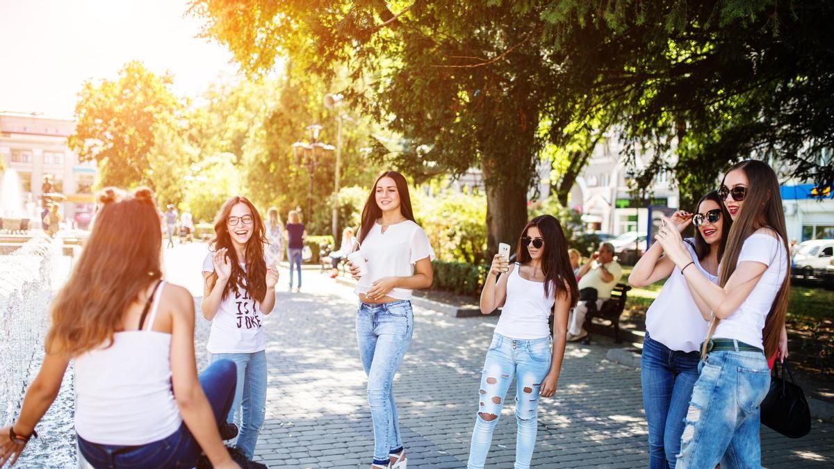 “Farmear aura”: la tendencia viral que evalúa el carisma personal