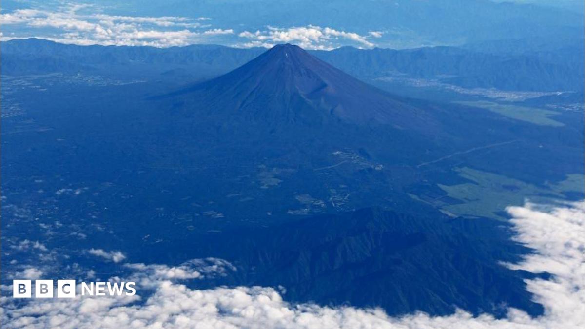 Father Left 7-Year-Old Son on Mount Fuji During Hike
