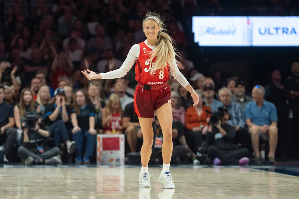 Fever celebra el 30 cumpleaños de Sophie Cunningham