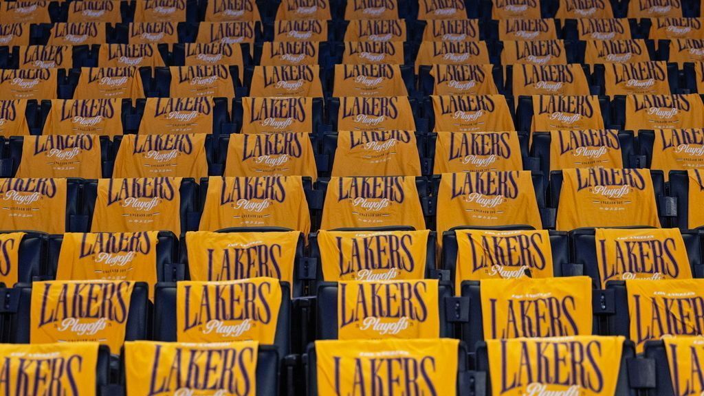 Five Buss Siblings Agree to Sell Lakers Shares