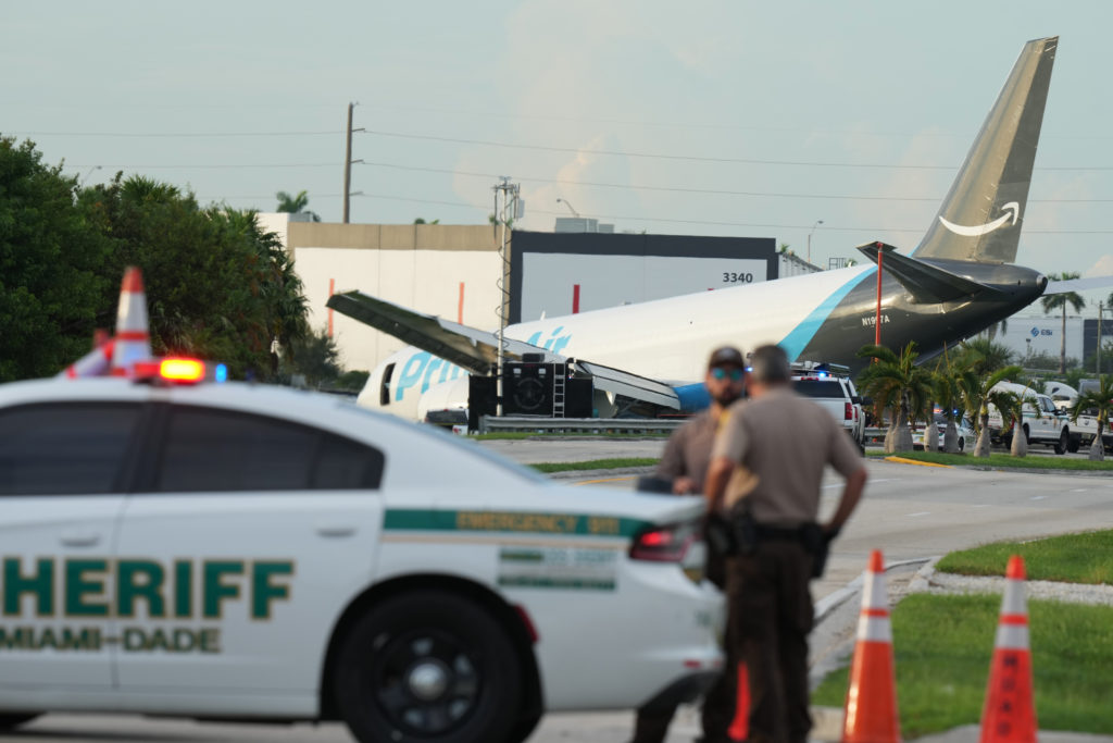 Five Killed as Amazon Cargo Jet Overruns Runway in Miami