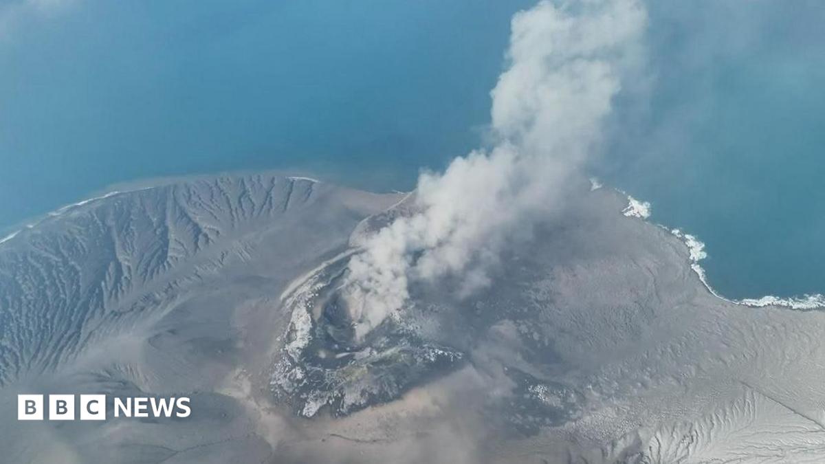 Flights Suspended at Jakarta Airport as Anak Krakatau Volcano Erupts