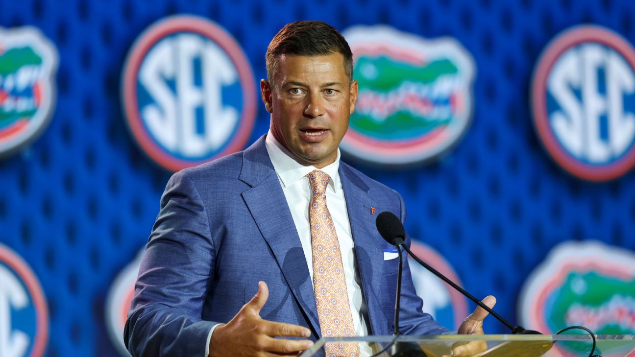Florida Football Coach Says QB Doesn't Need to Emulate Tebow