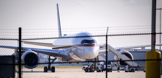 Flugzeugschaden zwingt Finanzminister Klingbeil zu Strandung in den USA