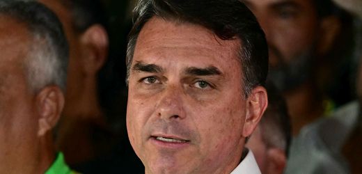Flávio Bolsonaro verlässt Brasilien offenbar trotz Ausreiseverbots