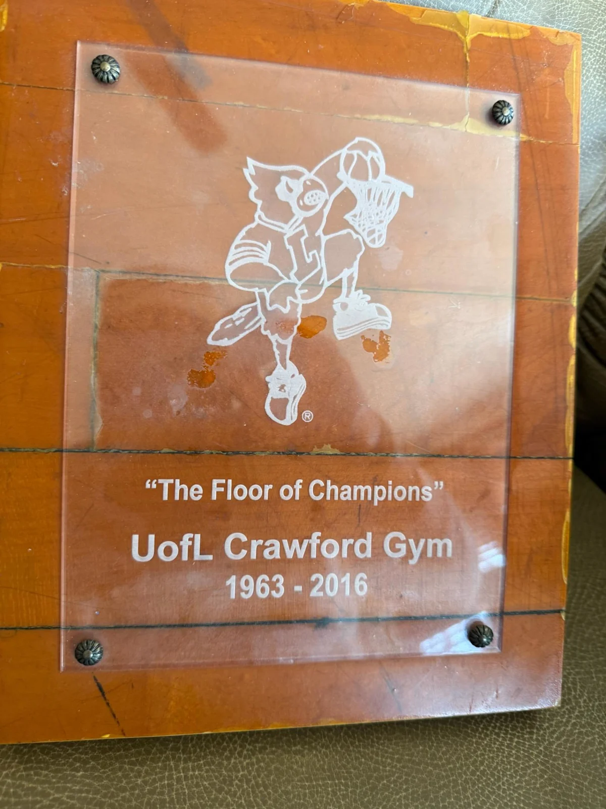 Бивши играчи на Cardinals си спомнят за Crawford Gym и 'Assist Scooter McCray'