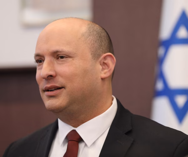 पूर्व इज़राइली प्रधानमंत्री Naftali Bennett ने स्वीकार किया कि इज़राइल ने ईरान में Starlink डिवाइस की तस्करी की