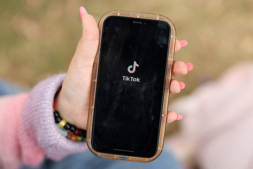 France Bans Social Media Access for Children Under 15, First in EU