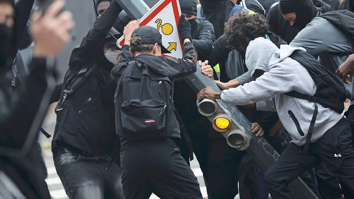 Frankreich stellt über 3000 Vertretungslehrer ein, um auf Schülerproteste zu reagieren