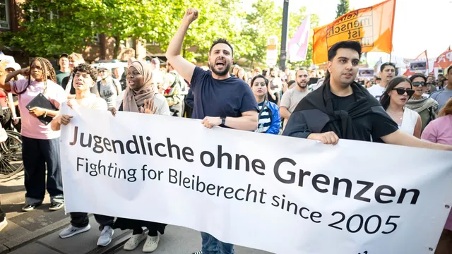 Freiwillige Ausreisen Überwiegen Abschiebungen, während Debatte über Migrationspolitik Fortdauert